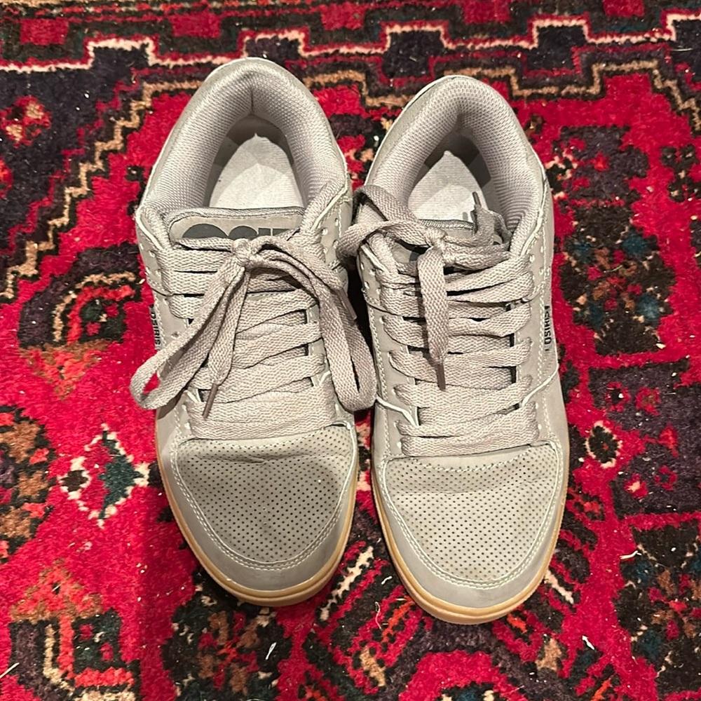 Like new men’s Osiris runners